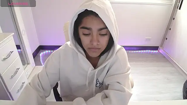 amarasilk  online show from April 11, 5:06 pm