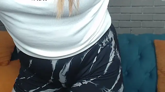 Snapshot of MellinGiG chatting on September 13, 4:45 am MellinGiG online show from September 13, 4:45 am