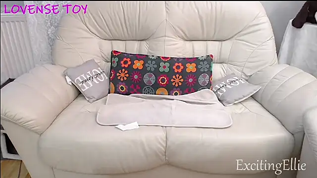Snapshot of ExcitingEllie chatting on July 16, 9:43 pm ExcitingEllie online show from July 16, 9:43 pm