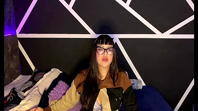 Snapshot of Melody_dreams chatting on October 2, 4:19 am Melody dreams online show from October 2, 4:19 am