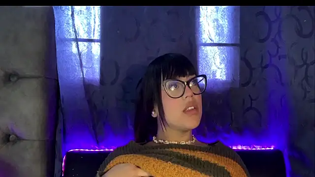 Snapshot of Melody_dreams chatting on October 28, 5:04 pm Melody dreams online show from October 28, 5:04 pm