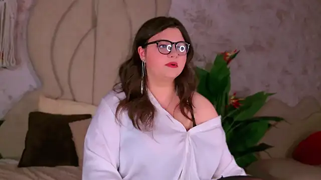 Snapshot of UR_BELLA chatting on September 28, 10:53 am UR BELLA online show from September 28, 10:53 am