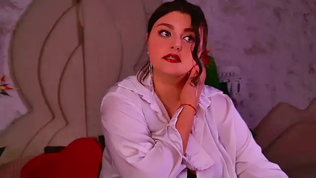 Snapshot of UR_BELLA chatting on October 14, 6:47 am UR BELLA online show from October 14, 6:47 am