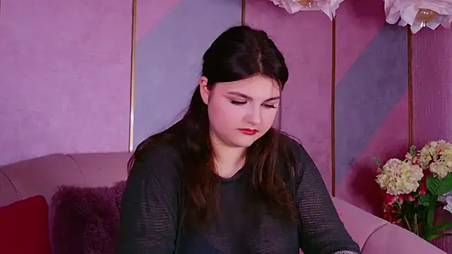 Snapshot of UR_BELLA chatting on October 18, 11:11 am UR BELLA online show from October 18, 11:11 am