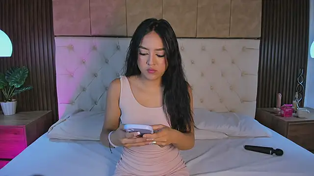 Dafne Hillss online show from October 4, 12:36 pm