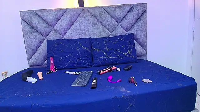 Shantey Laurent online show from September 20, 1:56 pm