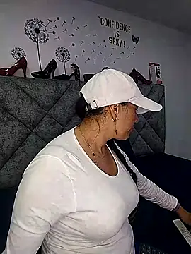 Shantey Laurent online show from February 14, 12:13 pm