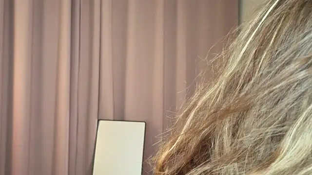 LoveSeekins online show from April 11, 7:07 pm