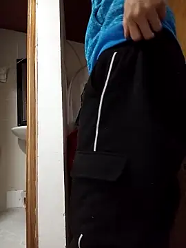 Snapshot of kittymutant99 chatting on February 26, 1:21 pm kittymutant99 online show from February 26, 1:21 pm