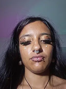 carolinerue online show from November 5, 10:59 am