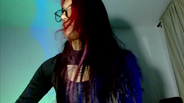 carolinerue online show from February 8, 9:23 am