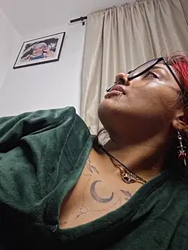 carolinerue online show from March 26, 5:02 am