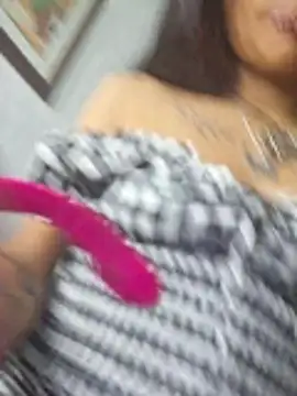 carolinerue online show from June 1, 8:05 am