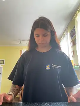 Brutecia2002 online show from April 13, 9:59 am