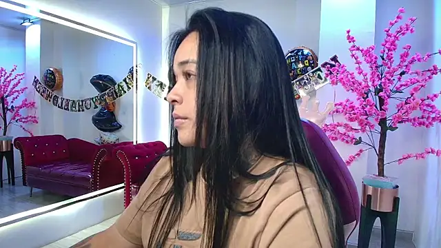 Snapshot of Black_roseee chatting on October 28, 3:43 am Black roseee online show from October 28, 3:43 am