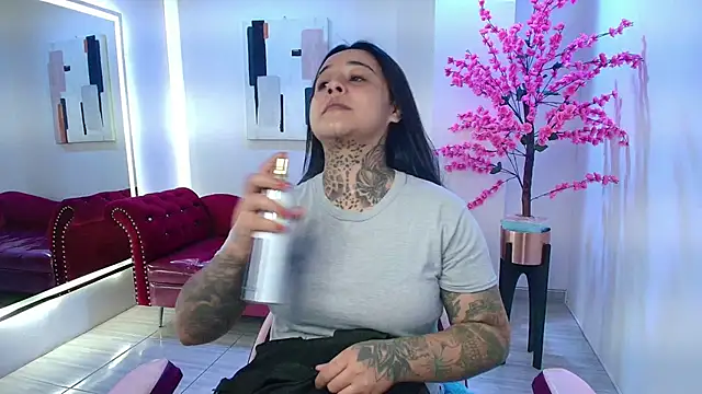 Snapshot of Black_roseee chatting on November 5, 3:50 am Black roseee online show from November 5, 3:50 am