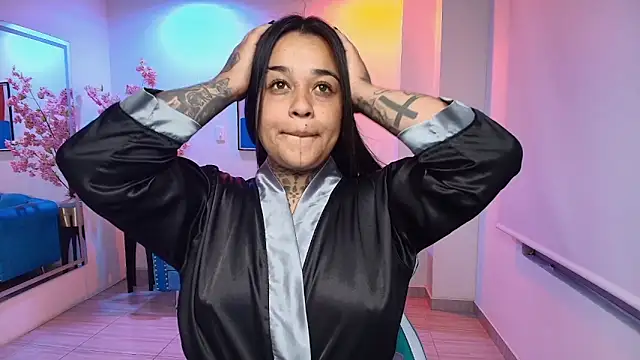 Snapshot of Black_roseee chatting on December 2, 7:47 am Black roseee online show from December 2, 7:47 am