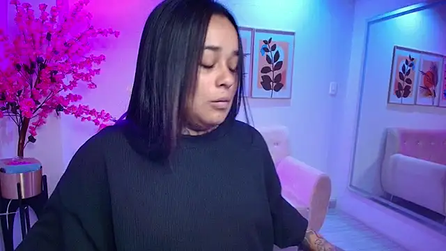 Snapshot of Black_roseee chatting on December 3, 3:47 am Black roseee online show from December 3, 3:47 am