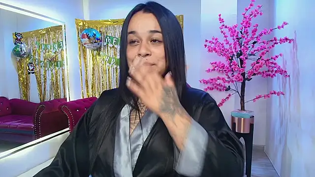 Snapshot of Black_roseee chatting on December 20, 8:10 am Black roseee online show from December 20, 8:10 am