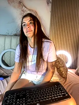 Snapshot of Dakota_Evanns chatting on October 5, 4:49 pm Dakota Evanns online show from October 5, 4:49 pm