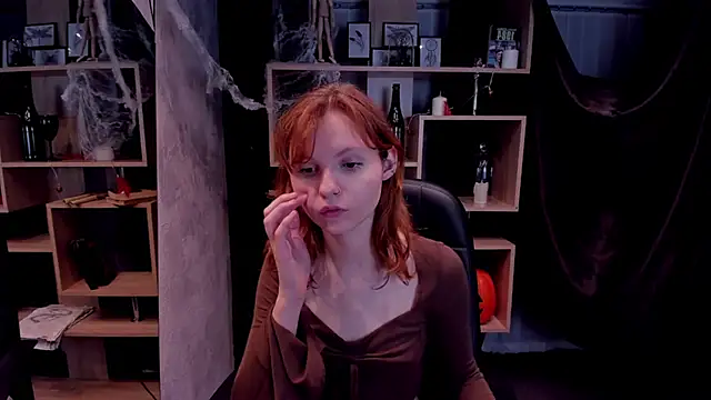 AlisHanson online show from November 4, 3:00 pm