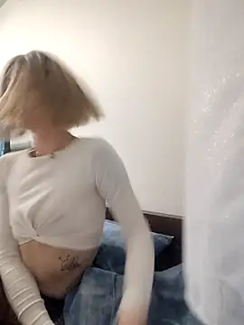 MadMadelin online show from December 1, 2:05 am