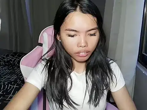 Snapshot of cutie_milker chatting on April 20, 5:32 am cutie milker online show from April 20, 5:32 am