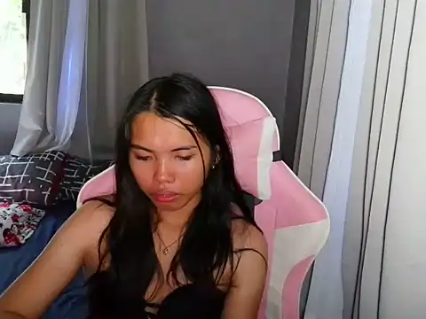 Snapshot of cutie_milker chatting on June 25, 12:32 am cutie milker online show from June 25, 12:32 am