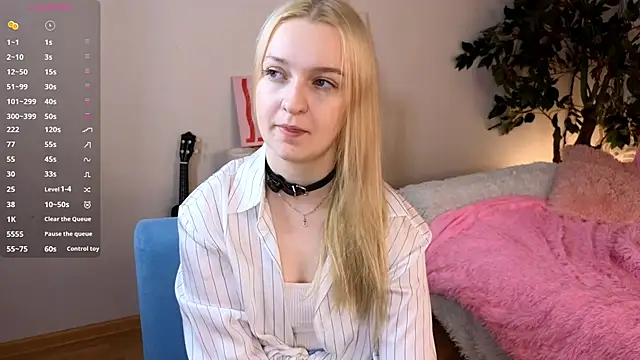 KrishnaSimmons online show from November 25, 7:03 pm