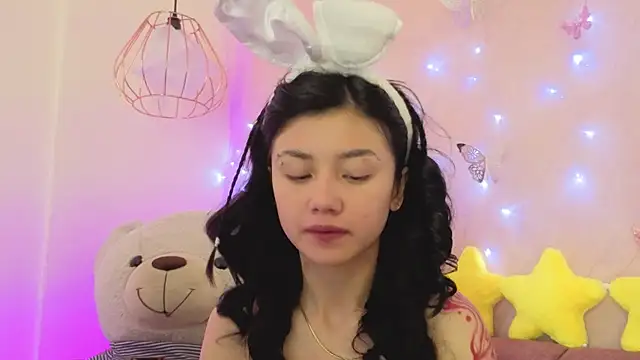 april bennett online show from December 15, 12:31 pm