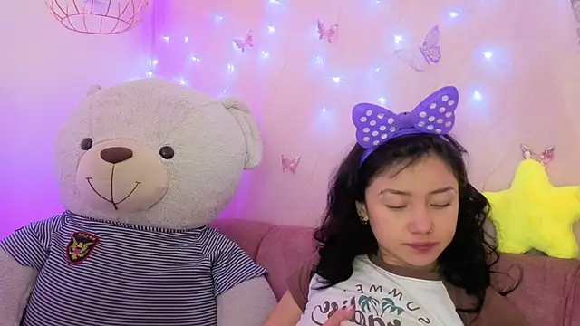 april bennett online show from December 19, 12:34 pm