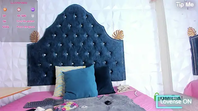 Snapshot of Caroline_daring chatting on February 27, 1:33 pm Caroline daring online show from February 27, 1:33 pm