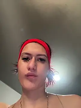 Snapshot of Caroline_daring chatting on March 2, 4:58 pm Caroline daring online show from March 2, 4:58 pm