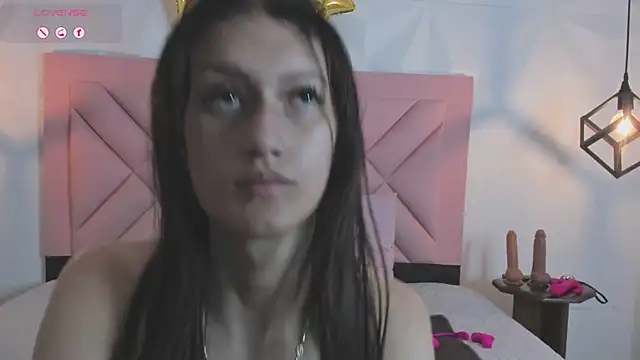 Snapshot of Caroline_daring chatting on July 6, 11:51 am Caroline daring online show from July 6, 11:51 am