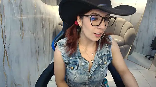 Snapshot of nadia_r_ chatting on July 4, 7:42 pm nadia r online show from July 4, 7:42 pm