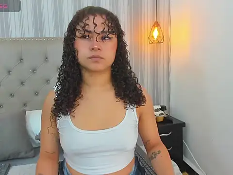 Sofiapassionne online show from February 18, 1:40 pm