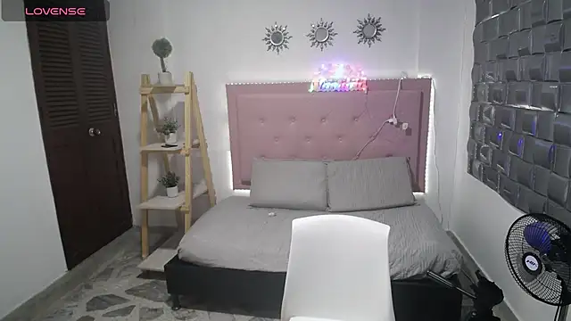 Dulce  Lovee online show from December 17, 1:28 pm