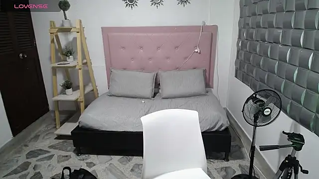 Dulce  Lovee online show from January 7, 12:02 am