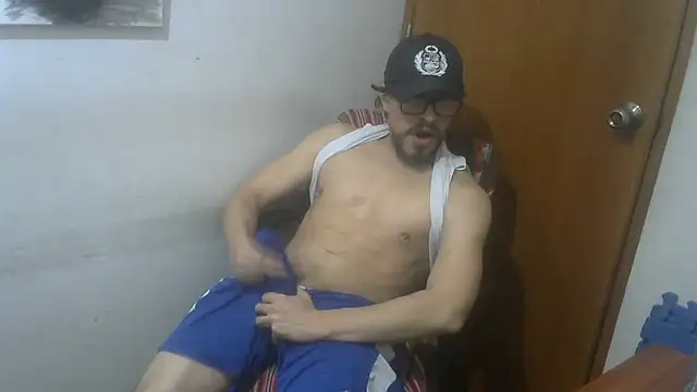 Snapshot of GuivernoStud chatting on September 10, 1:00 pm GuivernoStud online show from September 10, 1:00 pm