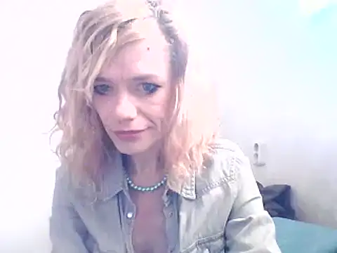 Snapshot of Czech_slut_whore-wife chatting on September 20, 9:10 am Czech slut whore-wife online show from September 20, 9:10 am