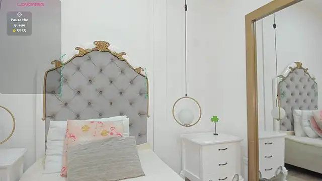 Skylerwhite02 online show from March 17, 3:44 am