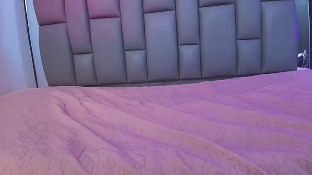 kissme luna online show from October 4, 7:01 pm