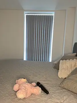 SexySaraxxoo online show from April 5, 1:30 pm