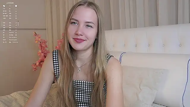 Snapshot of AlbaMesick chatting on October 1, 11:38 am AlbaMesick online show from October 1, 11:38 am