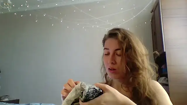 Snapshot of Mireeina chatting on July 13, 1:25 pm Mireeina online show from July 13, 1:25 pm