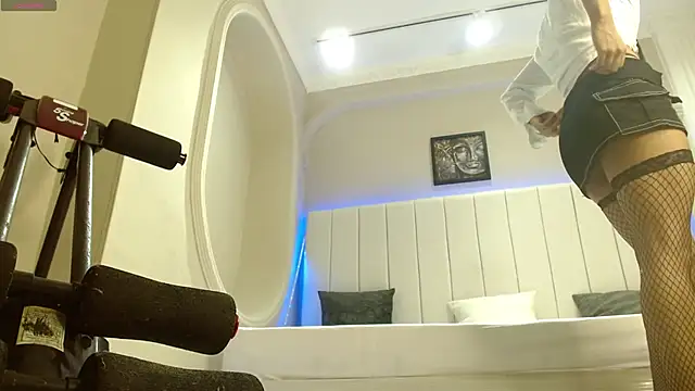 kendra lux1 online show from October 31, 1:23 pm