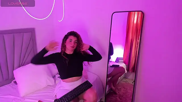 Fiorela 1 online show from April 17, 7:06 pm