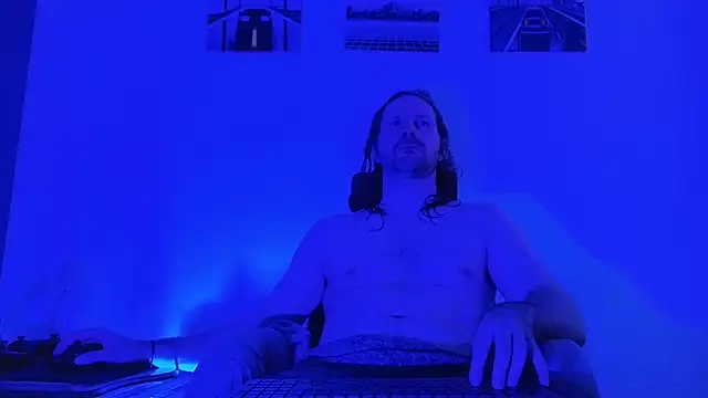 Snapshot of AlbinoAdonis chatting on October 1, 8:37 pm AlbinoAdonis online show from October 1, 8:37 pm