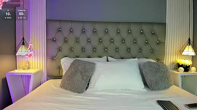 LunaBloomn online show from October 27, 5:06 pm