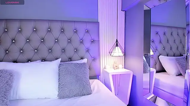 LunaBloomn online show from January 8, 5:04 pm